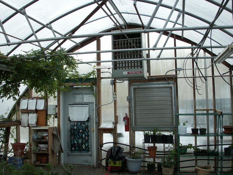 Greenhouse end wall arrangement