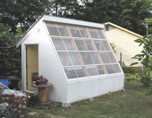 solar greenhouse uses water to air heat exchanger to store heat